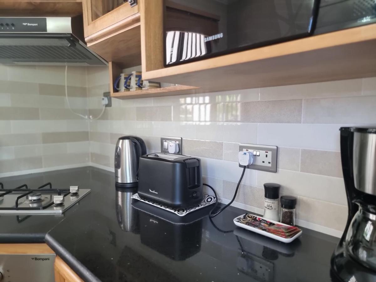Drake Seaside Studio Apartments Bel Ombre Bagian luar foto