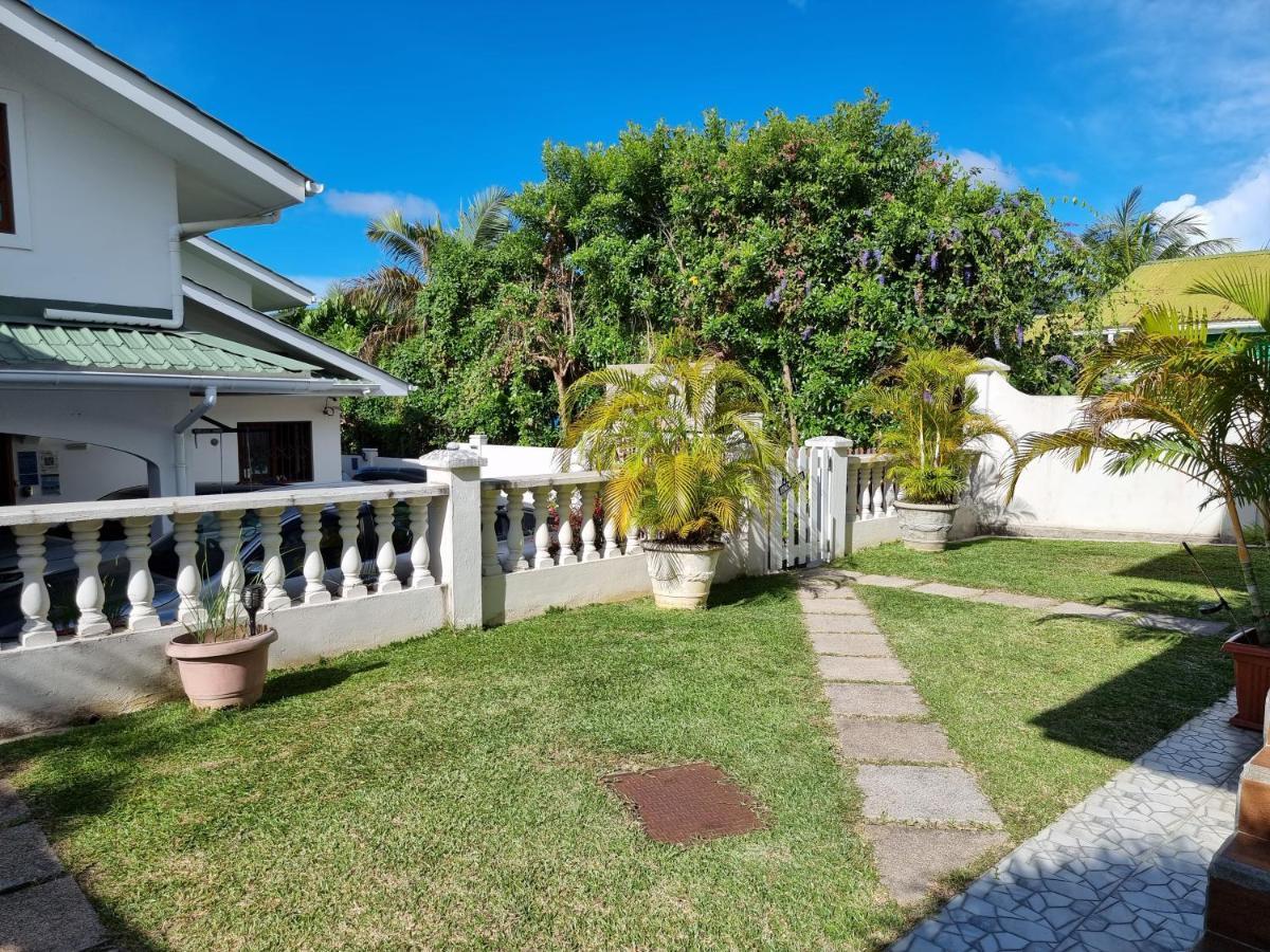 Drake Seaside Studio Apartments Bel Ombre Bagian luar foto